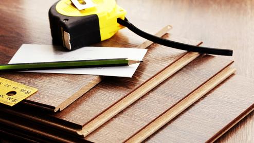 Holzleisten und Maßband